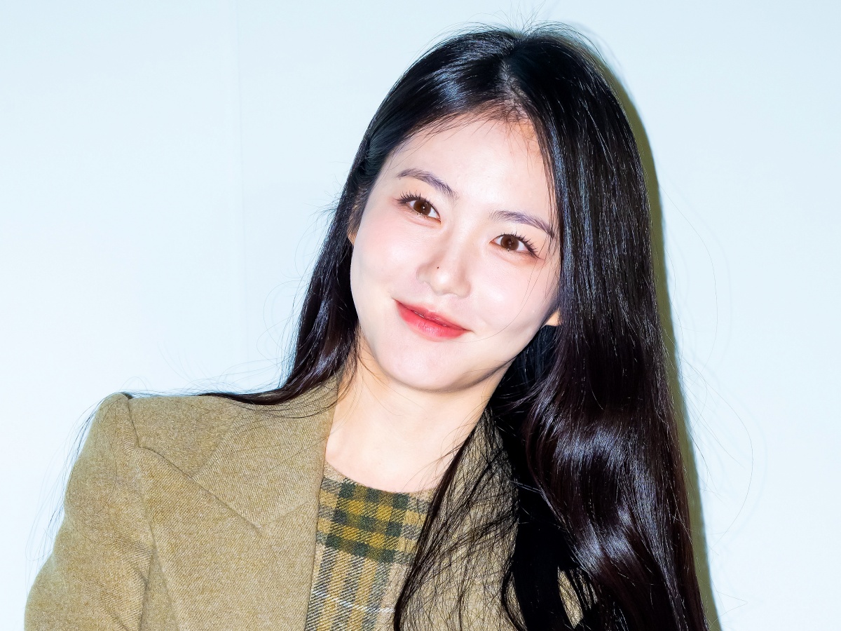 球場が癒しの空間になる予感…“清純美貌”で話題のシン・イェウン、始球式に挑戦！