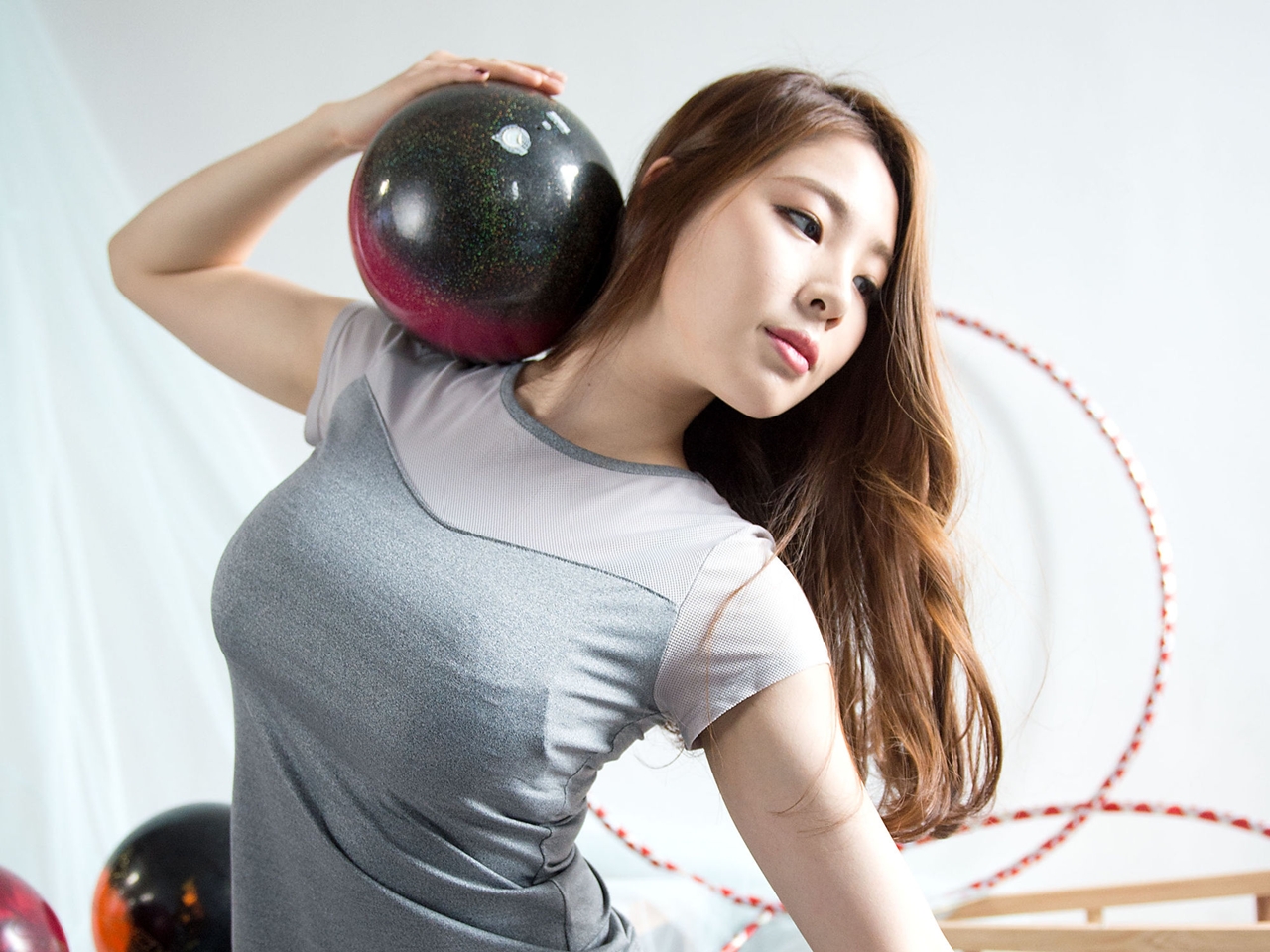 韓国の元新体操選手、“ボリューム強調”の大胆私服にファン釘付け！「絶頂の美貌」「綺麗すぎ」と反響【PHOTO】