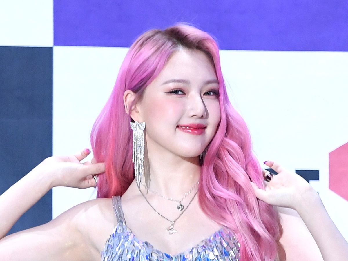 ファンも混乱…K-POP女性アイドルが公開した2SHOTが話題「彼氏絶対可愛いよね？」【PHOTO】