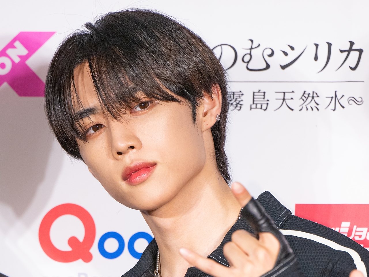 “落としたイヤホン”で人間性に批判の嵐…K-POPアイドルが長文謝罪「誰かにそう見えたのなら…」【全文】