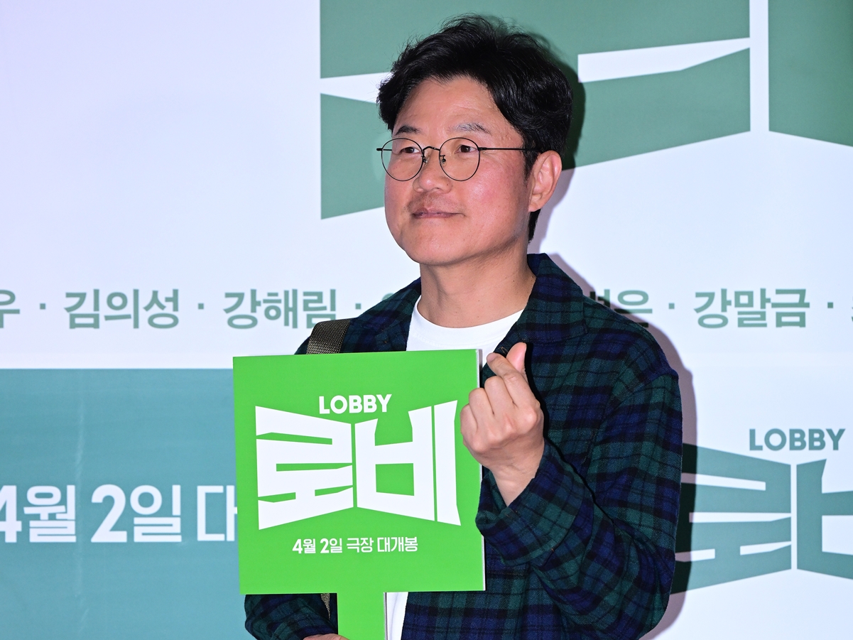 SEVENTEENの旅番組手掛けたナPD、飛行機での“勇気ある行動”が話題「泥酔した乗客を…」