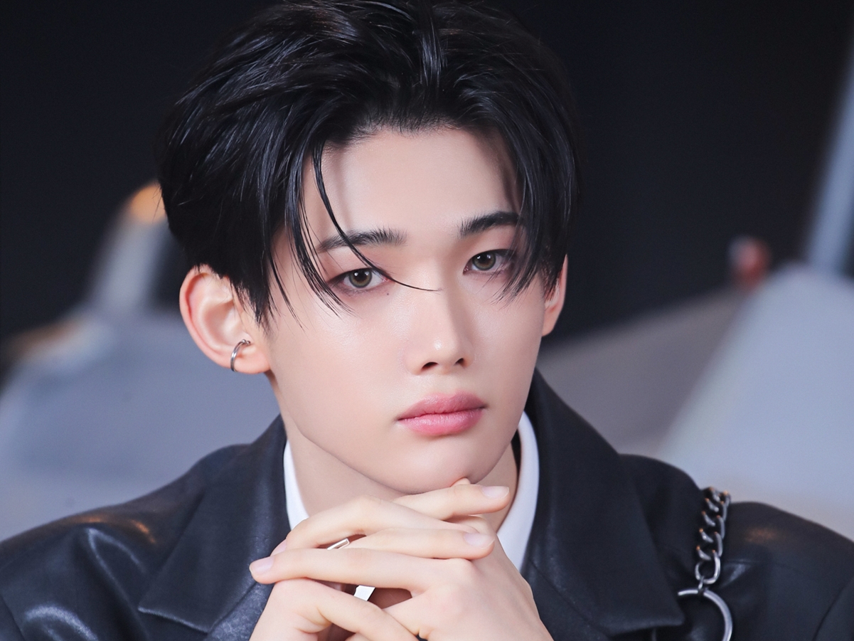 「男を感じる」＆TEAM・JO、“肩幅広すぎ”な彼氏風SHOTにファン胸キュン「メロいです」【PHOTO】