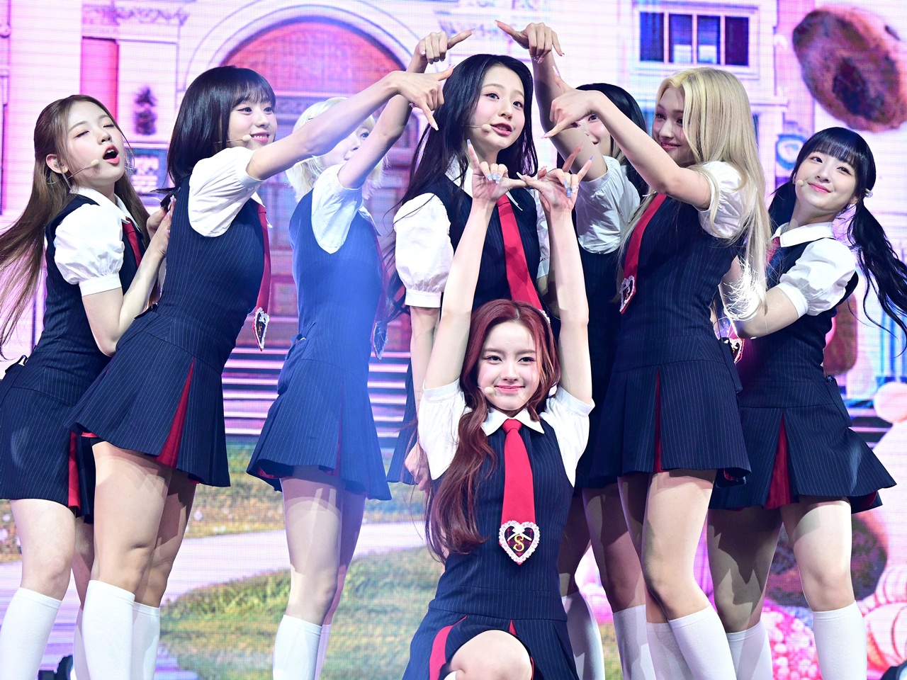 UNIS、甘辛コンセプトで世界を魅了…『SWICY』が各国チャートを席巻！