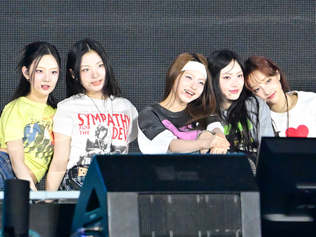 “IVEの妹分”KiiiKiii、春の妖精に！ファッション誌デジタル版表紙に登場し若々しい魅力披露【PHOTO】