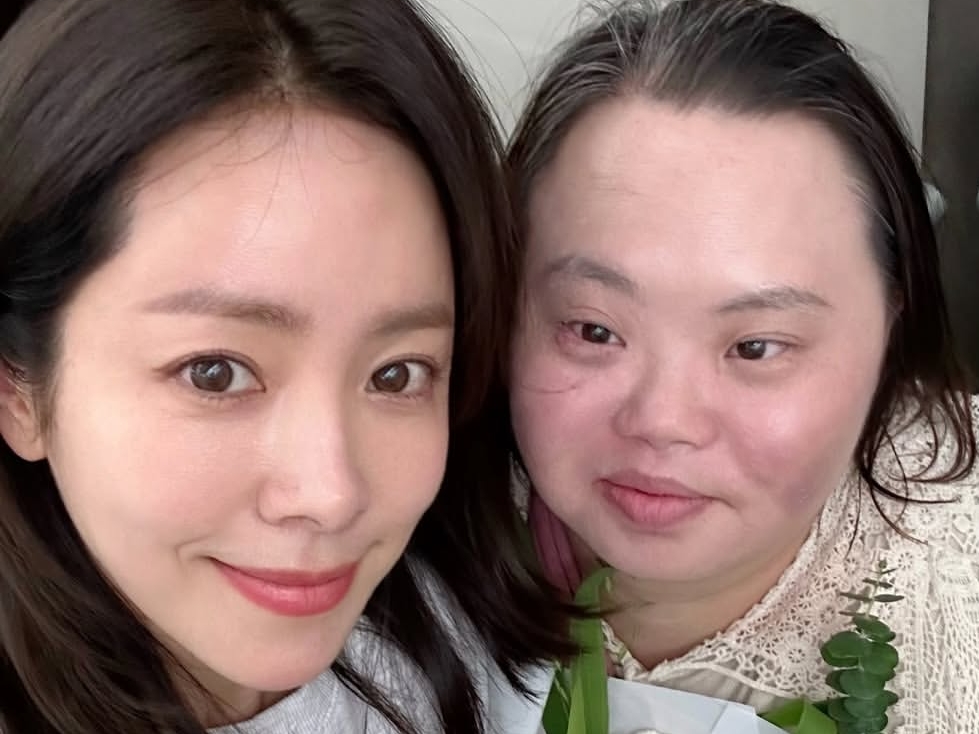 韓国のダウン症女優兼作家、結婚式控えウェディングフォト公開！ハン・ジミンの“双子の姉”役で話題