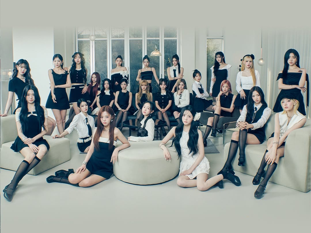 tripleS、母校の制服姿でパフォーマンス披露！“ガチ制服”にファン感激「エモすぎる…」