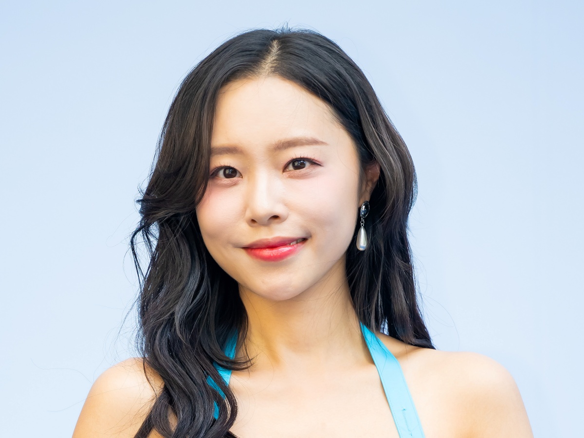 “女性特有のがん”を公表した韓国芸人の妻、東京で見せた笑顔に安堵…20代のような若々しさが話題【PHOTO】