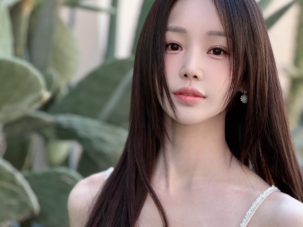 【写真】整形を告白して事務所から警告されたナム・ギュリ、“ぴたぴたドレス”でグラマラスなスタイルを披露