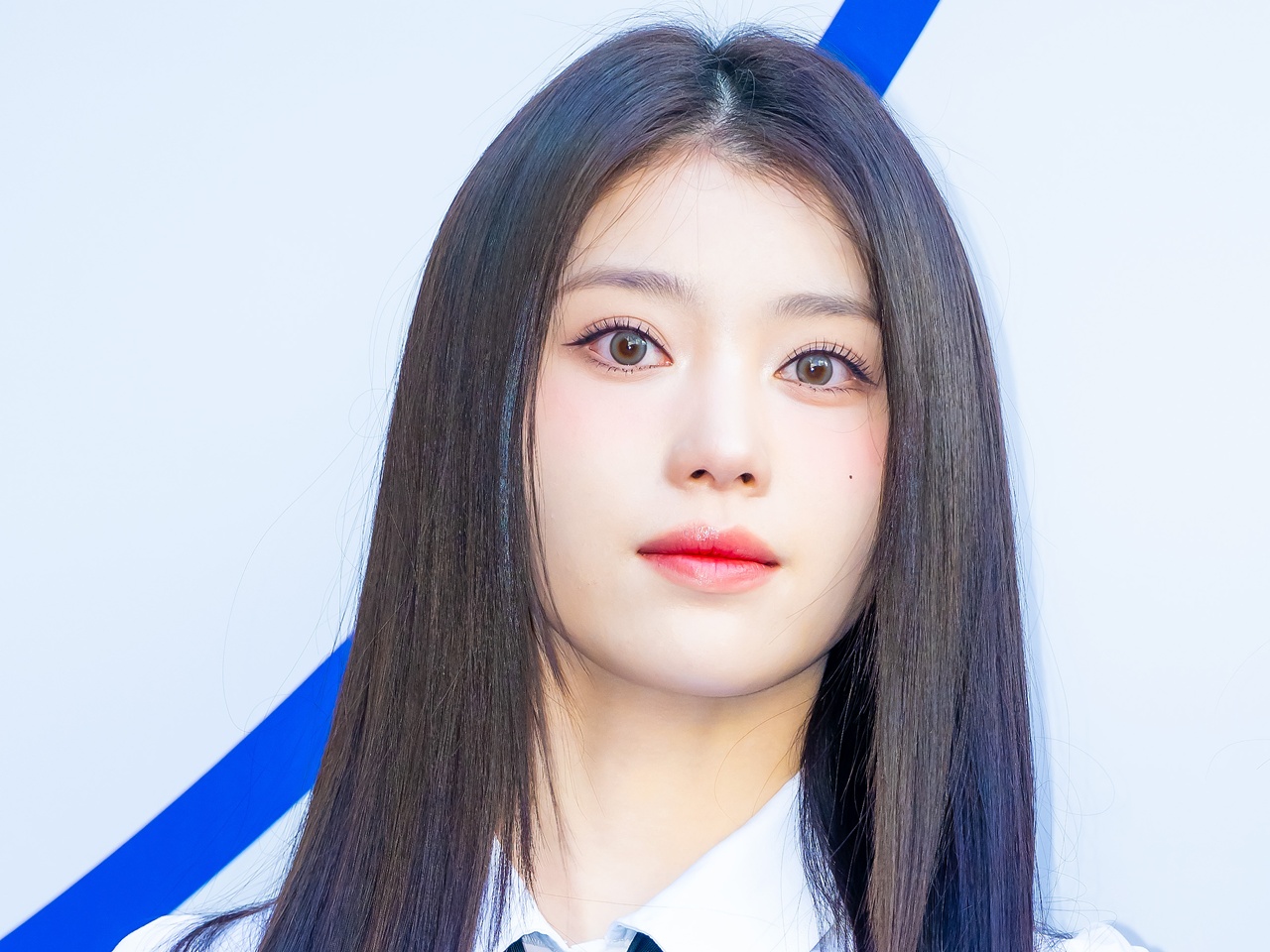 Kep1er・シャオティン、上下ミニ衣装姿で完璧体型を自慢！日本で見せた「美女すぎ」な瞬間【PHOTO】