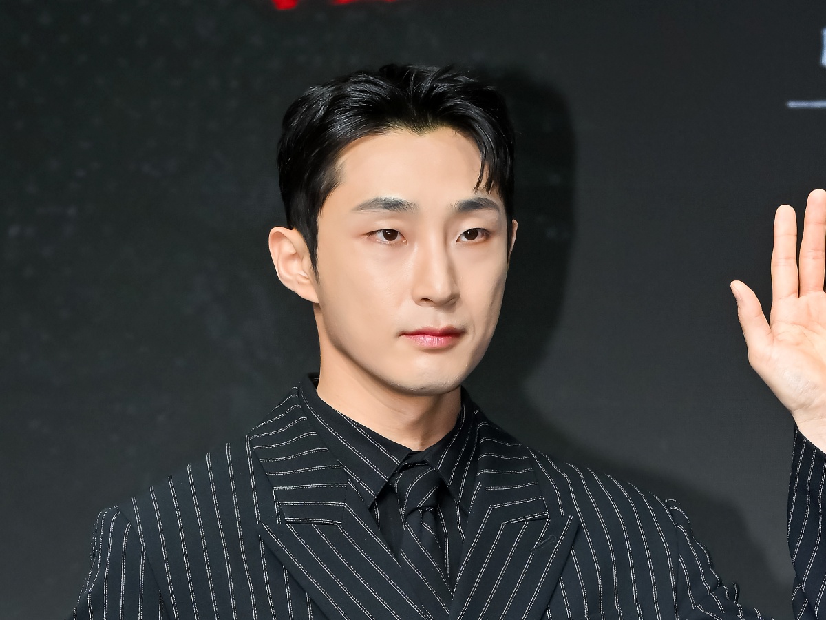 Netflix『D.P.』でセクシャルマイノリティの兵士を熱演──ペ・ナラ、次はラブコメで新境地に挑む！