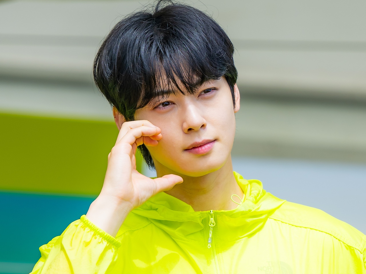 ASTRO・チャウヌ、日本の畳のうえで過ごす風情たっぷりな姿「生活圏から近すぎる」【PHOTO】