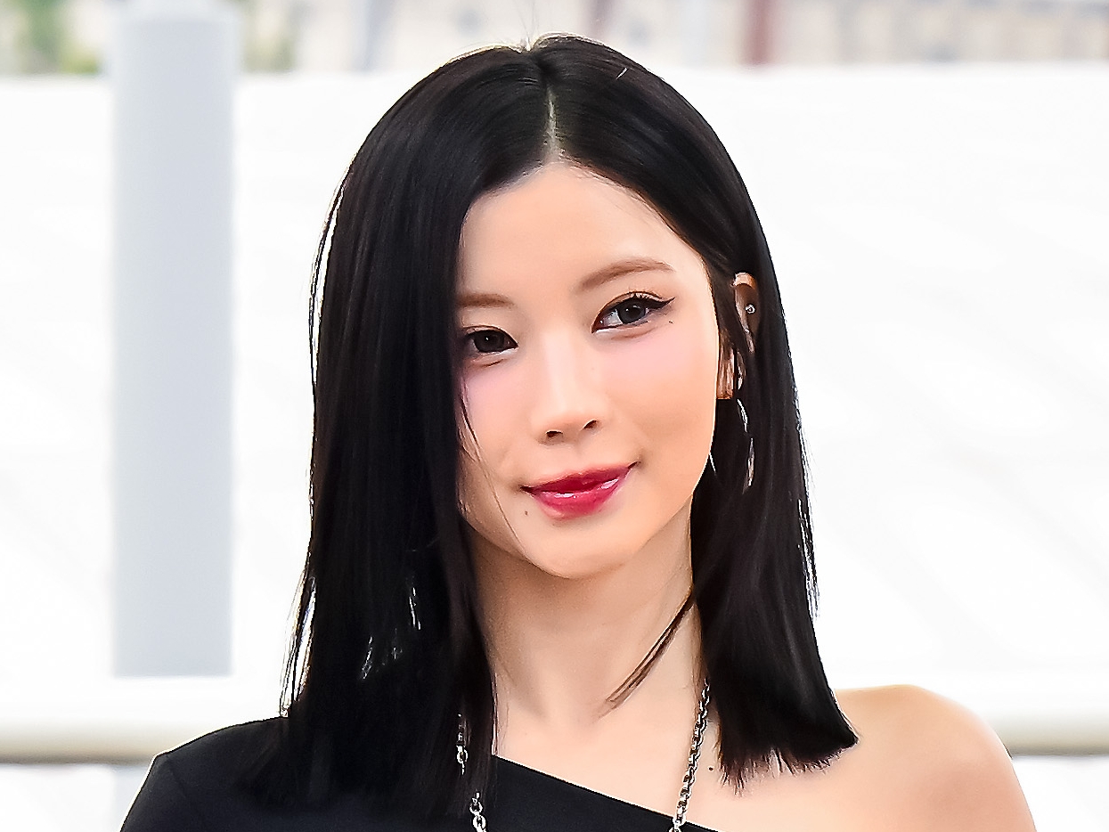 衝撃の10代…“日本人メンバー”BABYMONSTER・アサ、へそピに黒衣装が「強すぎる」【PHOTO】