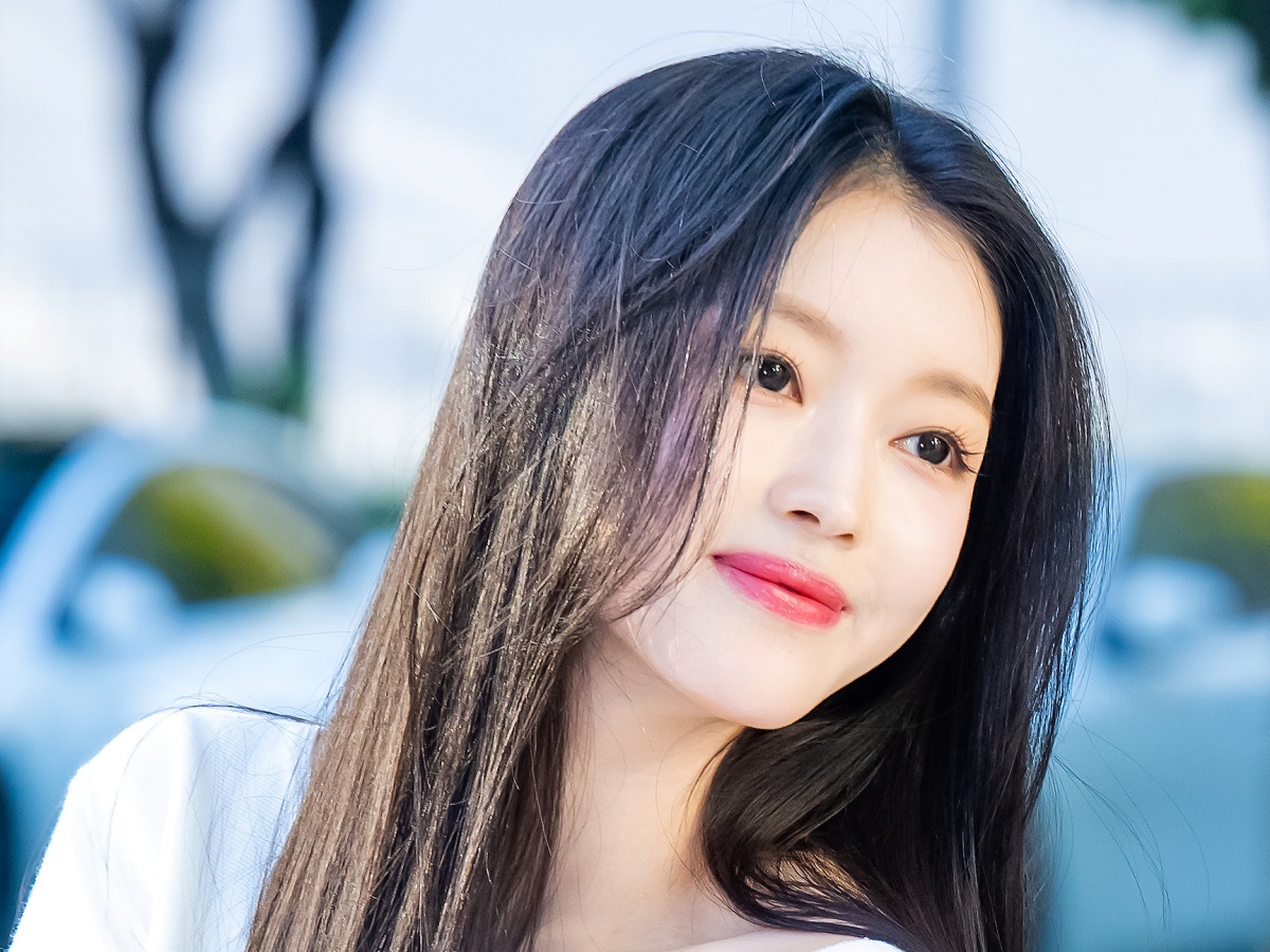 OH MY GIRL・ユア、少女時代・スヨンら所属の大手芸能事務所と契約！過去には“美しい顔100人”にランクイン