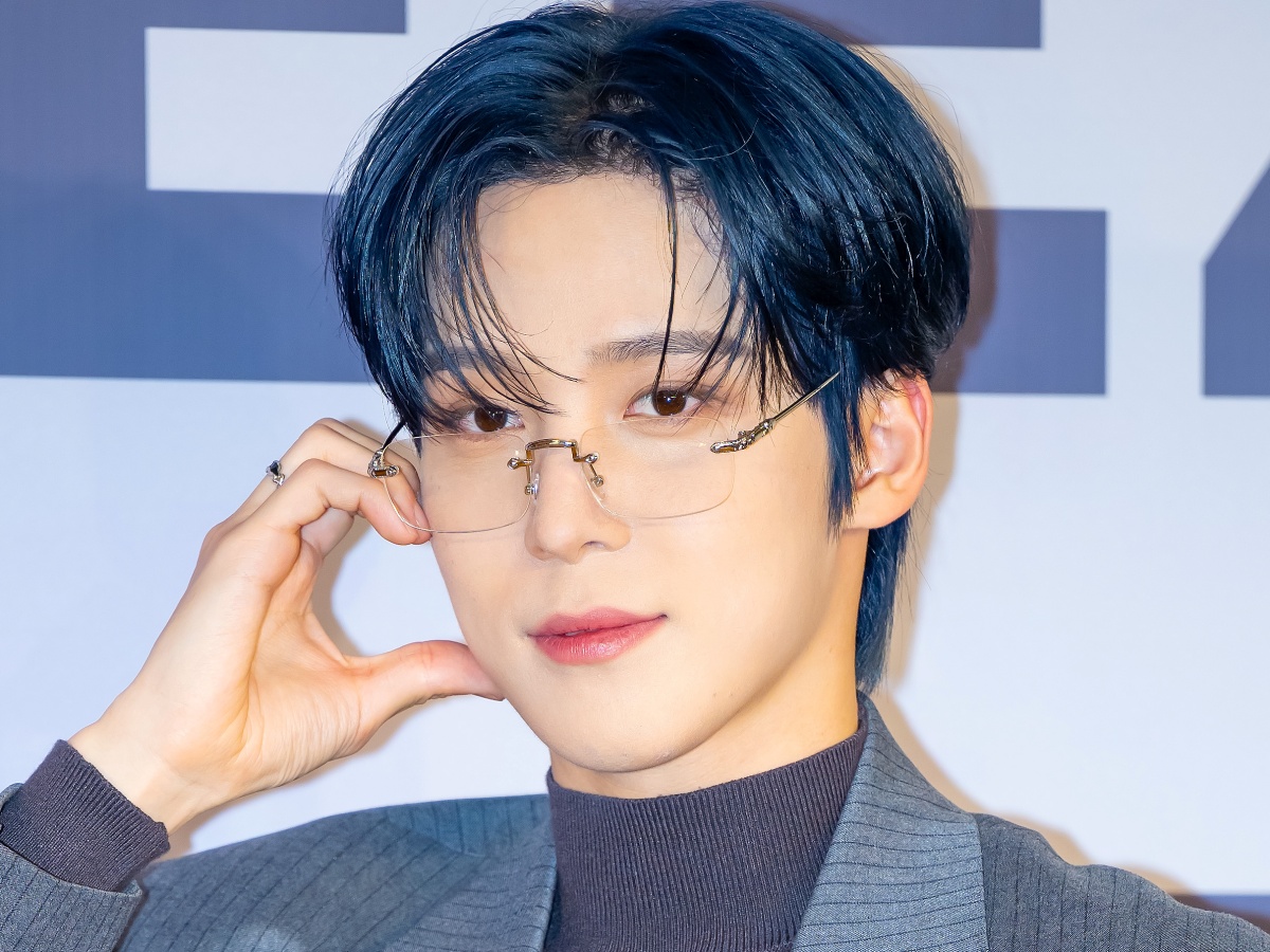 首筋に浮かぶ血管まで…ATEEZ・ユンホ、主演映画『Back！Stage』スチール写真公開