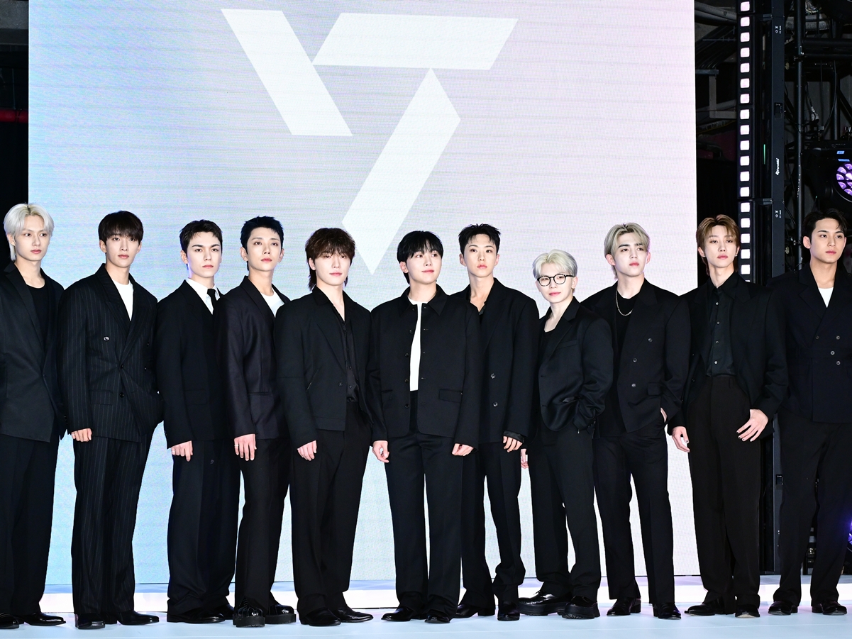 スケール大きすぎ…SEVENTEEN、香港の街をまるごとジャック！超大型ファンイベントがスタート