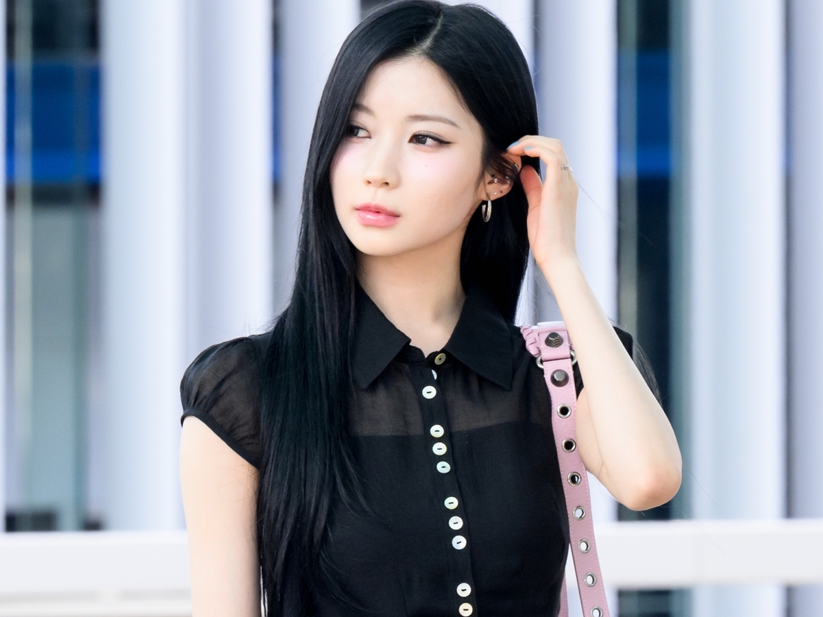 くびれたウエストに視線釘付け！“日本人メンバー”BABYMONSTER・アサ、完璧スタイルで魅了【PHOTO】