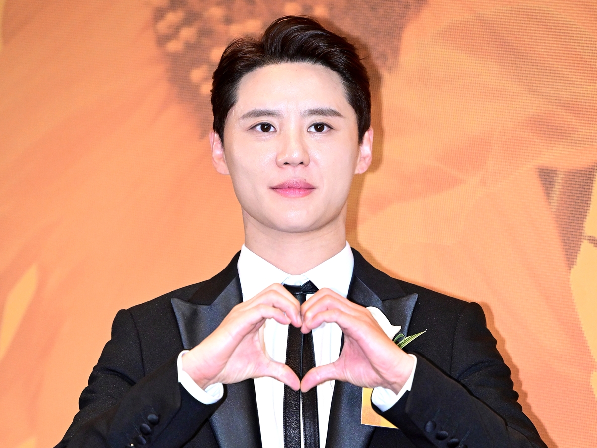 元東方神起・ジュンス、東京で人生初の没入型展示開催！最終日にサプライズ訪問でファン歓喜