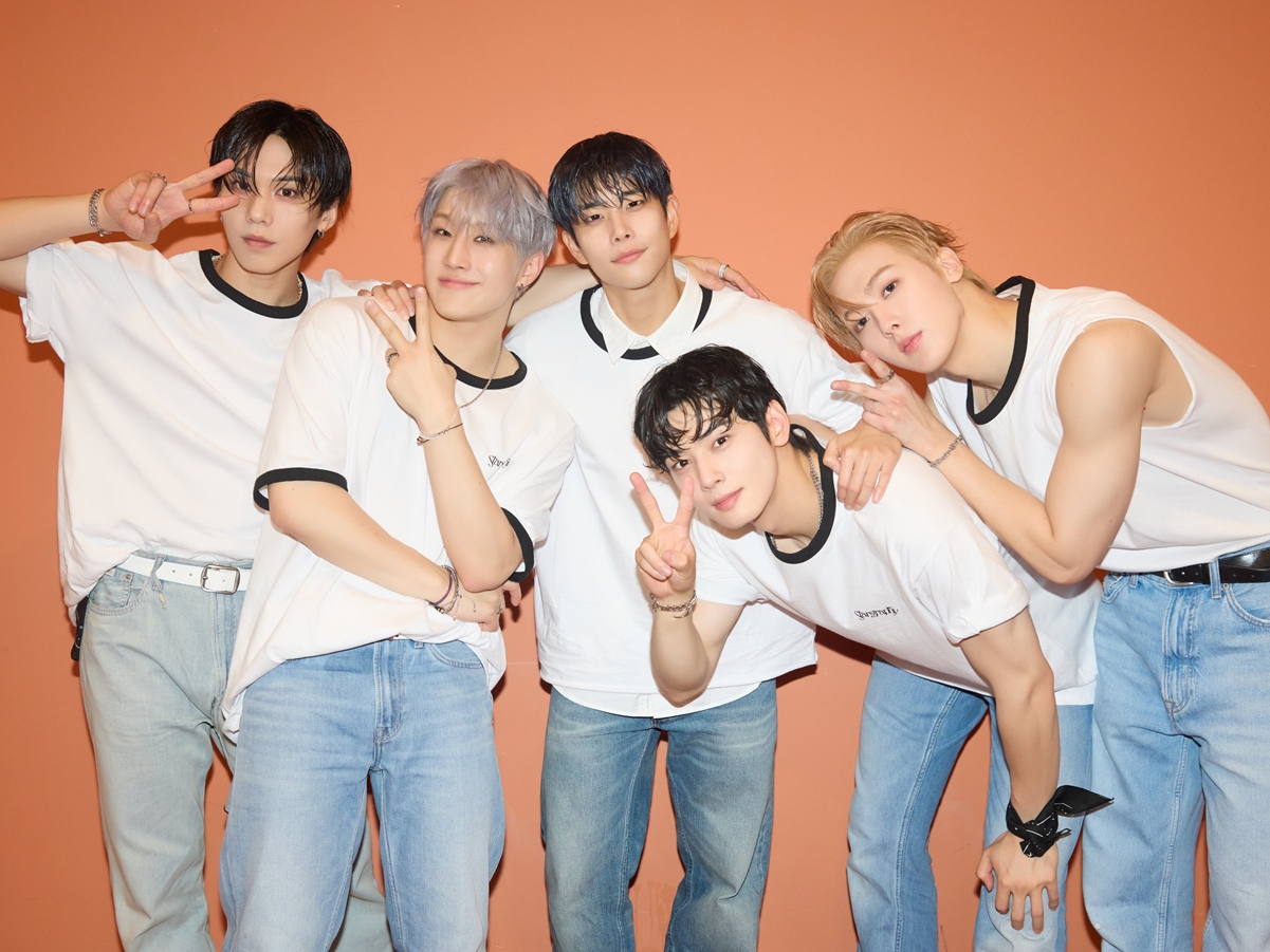 ASTRO、デビュー後初のメディア展示会開催！3年ぶりコンサートの感動が最新技術で蘇る