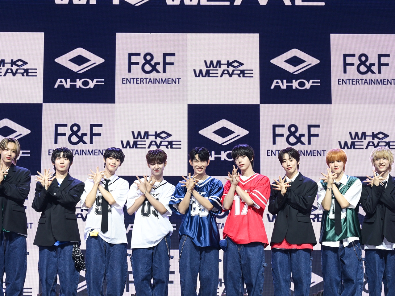 【写真】日本人メンバーのダイスケも！9人組グループAHOFついにデビュー「夢が現実となり幸せ」