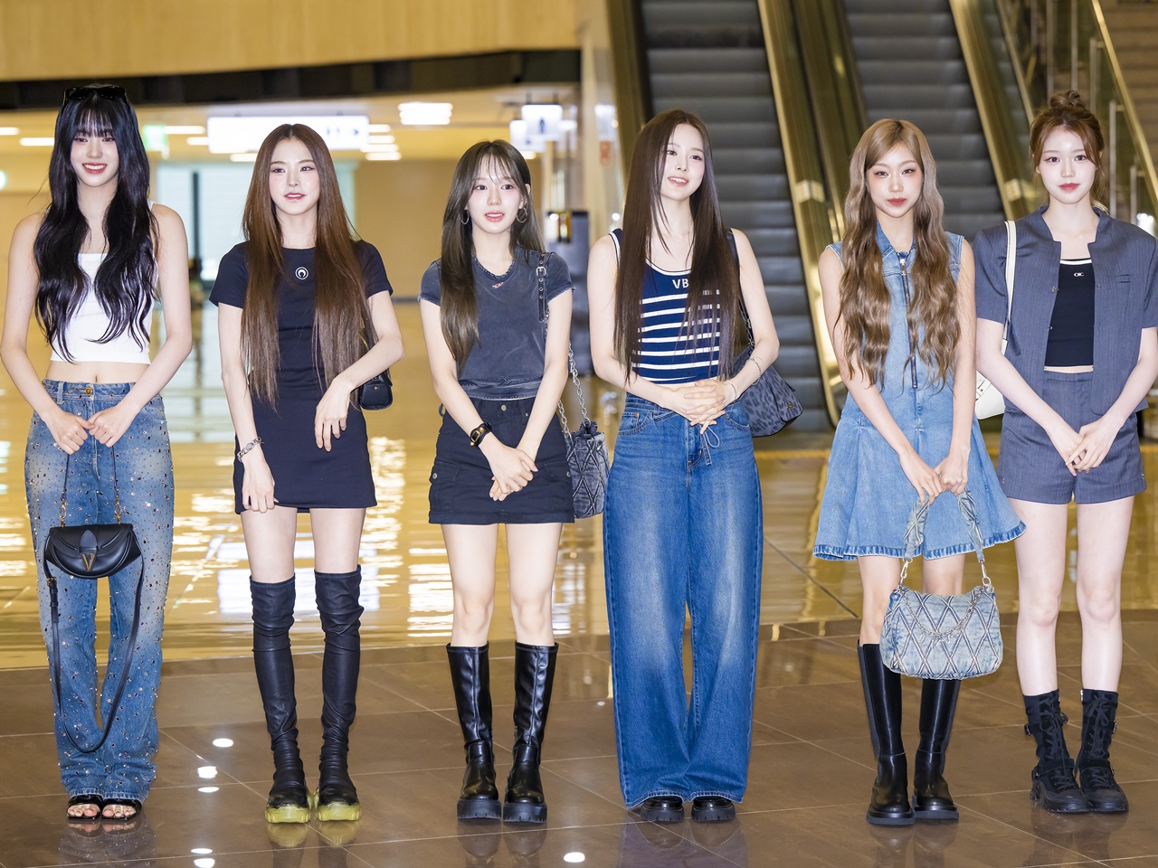 izna、夏らしい爽やかコーデで視線を独占！“ウマチュン”出演のため日本へ出国【PHOTO】