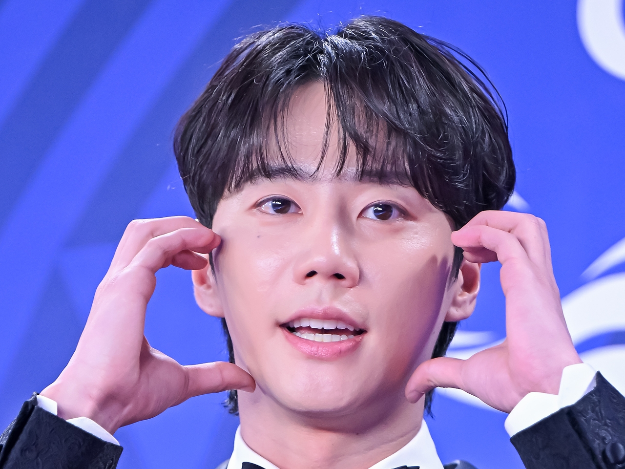 韓国ドラマの授賞式でハプニング発生!?受賞者と勘違いした俳優が謝罪も思わぬ名場面に