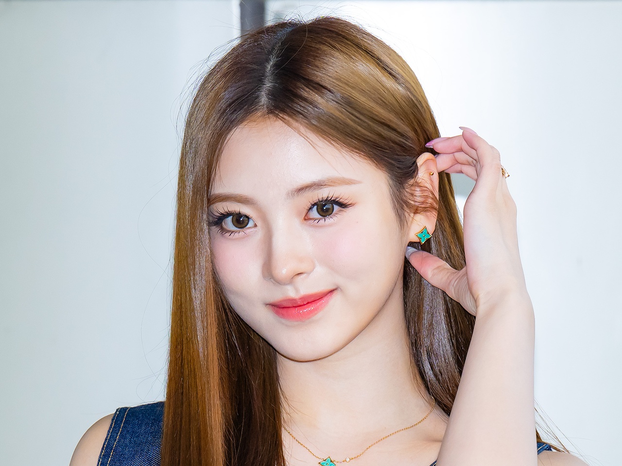 MEOVVの日本人メンバー・アンナ、“最強ツインテール”にファン悶絶「国宝級ビジュアル…」【PHOTO】