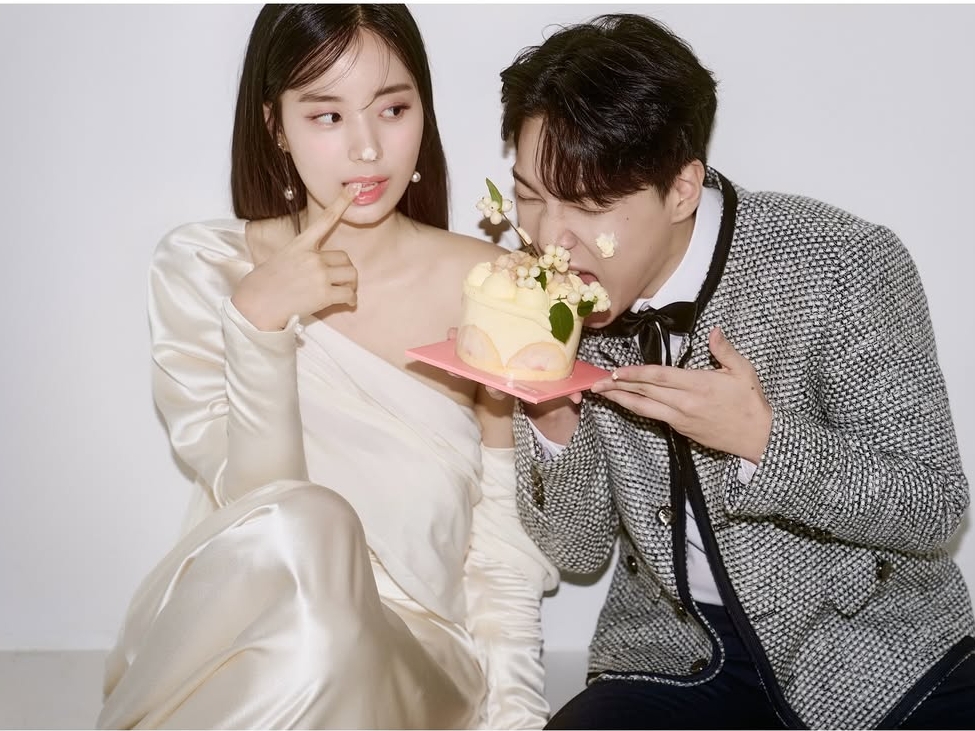 まさに“成功したオタク”…『プデュ48』出演女優、推しバンドマンと12歳差婚！甘々ウェディングフォト公開