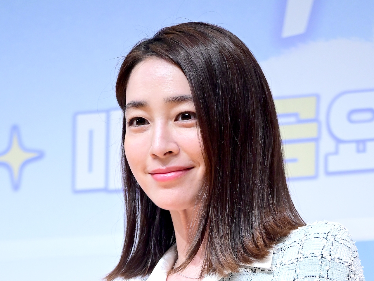 “イ・ビョンホンの妻”女優イ・ミンジョン、1歳の娘との愛らしい日常公開「お兄ちゃんの靴を…」