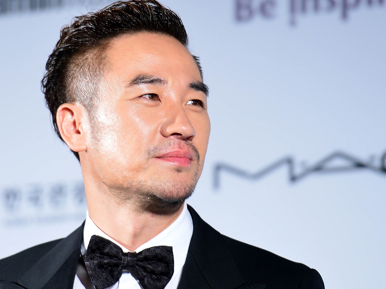 不健全なマッサージ店を訪れ…スキャンダルで9年間の空白を経てオム・テウンが復帰を予告も「俳優」ではない？