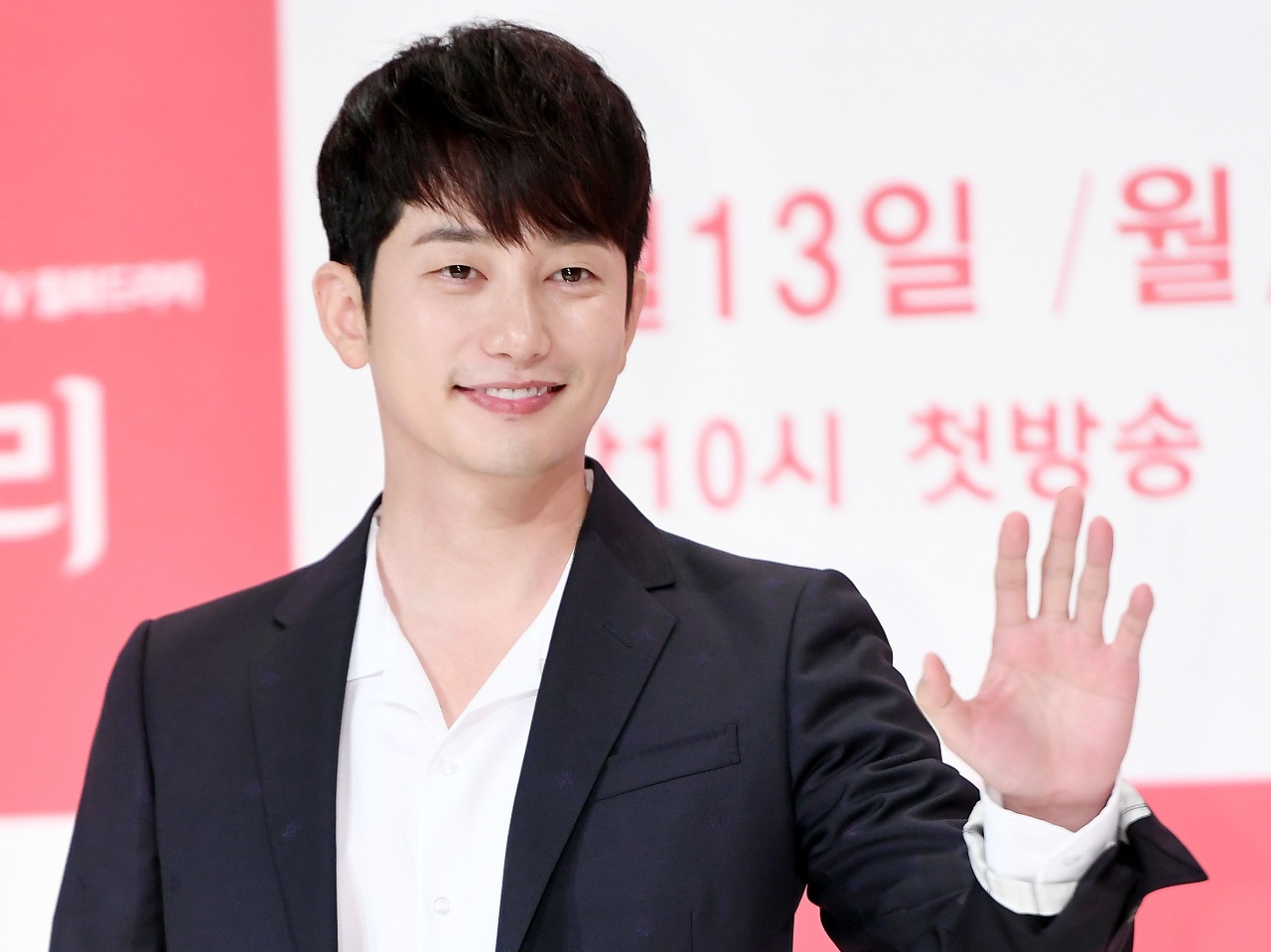 よみがえる12年前の性的スキャンダル　「金銭目的」と暴露者の元夫も否定に回ったパク・シフの“不倫仲介疑惑”