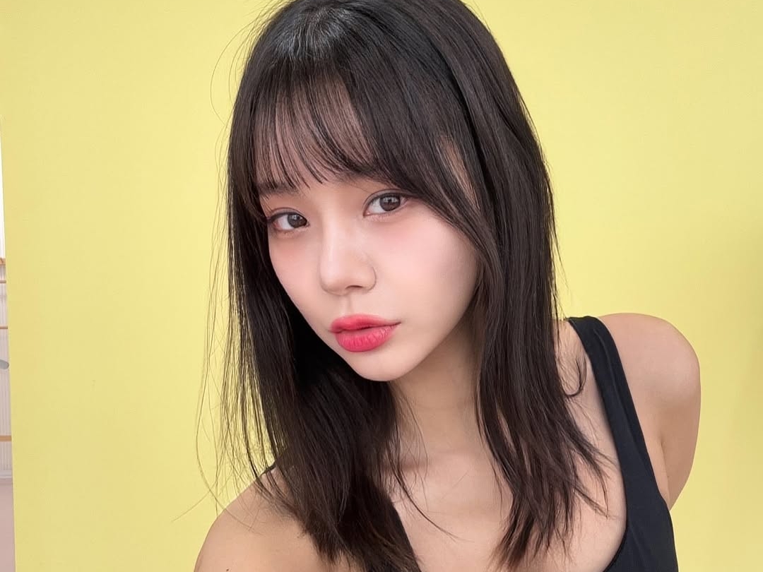 “韓国で最もグラマラス”な女性芸人、色気満点なブラックウェア姿公開！モデル級スタイルと美貌に釘付け【PHOTO】