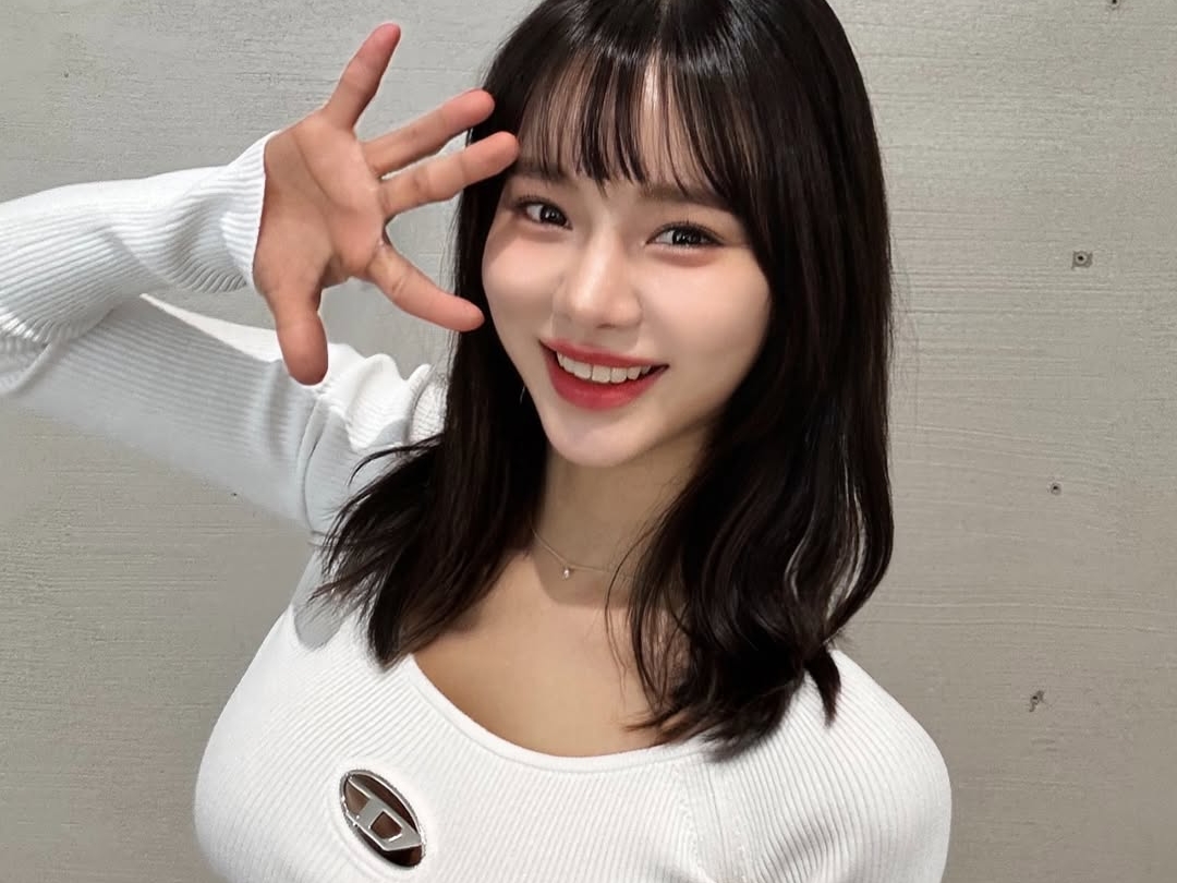 こぼれ落ちそうなボリューム…“韓国で最もグラマラス”な女性芸人メン・スンジ、メリハリ抜群Bodyに注目！【PHOTO】