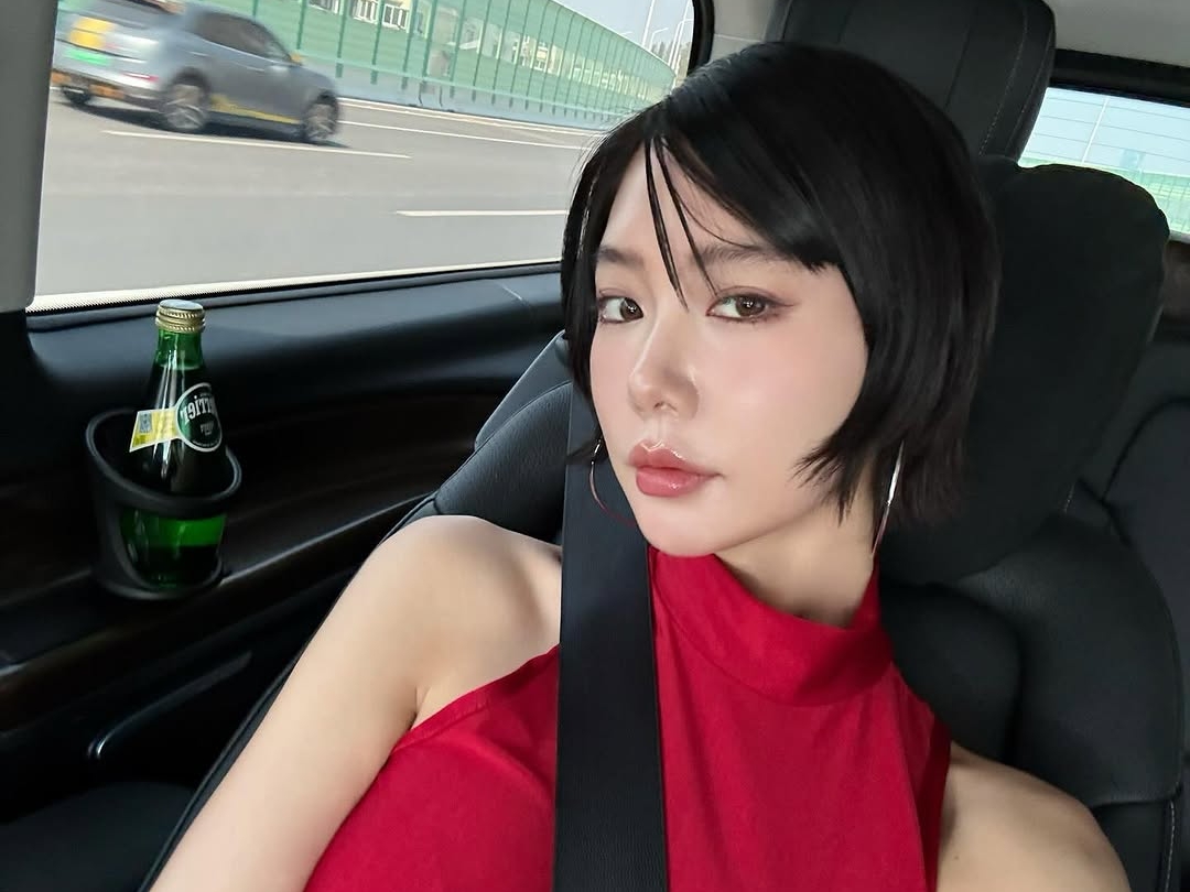 男心くすぐる美貌がここに…「世界で最も美しい女性」2位のクララ、“整形説”も一蹴するクールな眼差し【PHOTO】