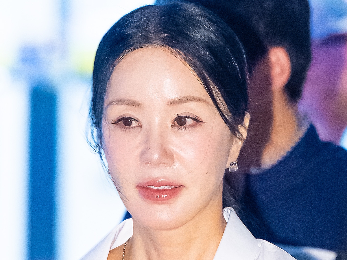 「独身で子どもがいなくてよかったと思ったが、逆に悲しかった」オム・ジョンファ、15年前のがん手術を回想