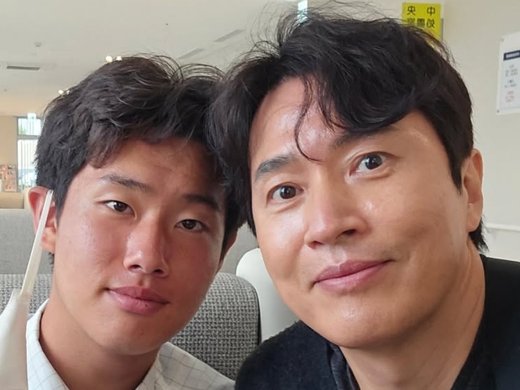 “日本代表の息子”とツーショット　元ハロプロ歌手と結婚した韓国歌手、Jクラブ下部組織所属の息子を祝福