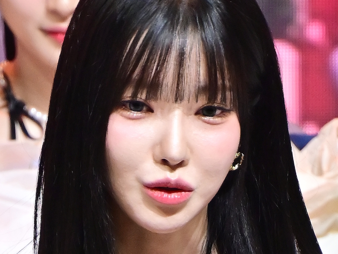 39歳上“BTSの父”との熱愛説で注目　「1日で1億ウォン、月4億ウォン」に整形も、女性配信者の実態