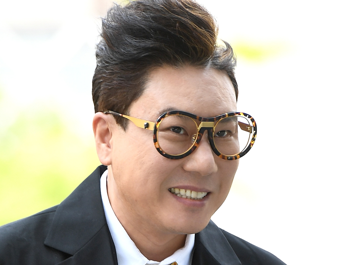 初婚は1年で終了　約7億円の借金を完済した韓国歌手（51）、年下妻とすでに婚姻届を提出していた！