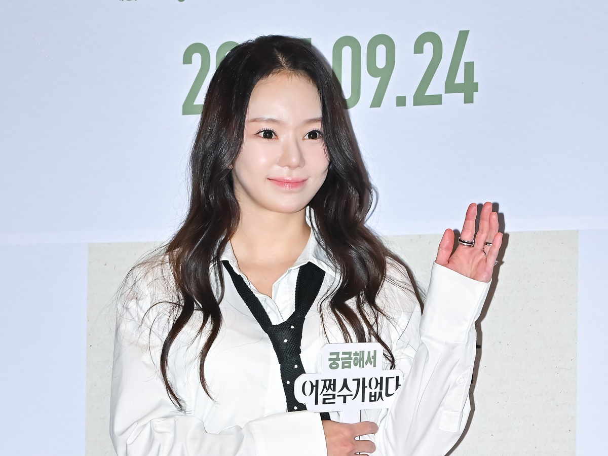 休養中の韓国女優、6年ぶりに公に。「変わらない」「脚線美もすごい」の声