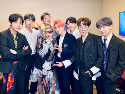 【写真】マドンナからホールジーまで…BTS、「BBMAs」認証ショットが話題