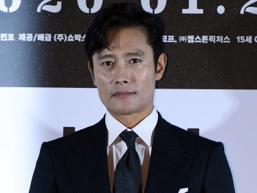 イ・ビョンホン主演映画の役作りを語る「実在の人物を演じるは難しかった」