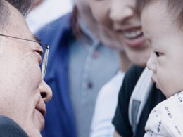どうする文政権!? 孤児に数百万円の賠償訴訟した有名保険会社の“あざとさ”に非難爆発