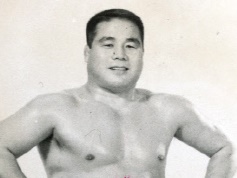日本のプロレス界でも活躍したキム・イル（大木金太郎）、スポーツ英雄として国立墓地に