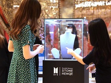 【写真】BTSとストーンヘンジの特別展示空間が公開に!!