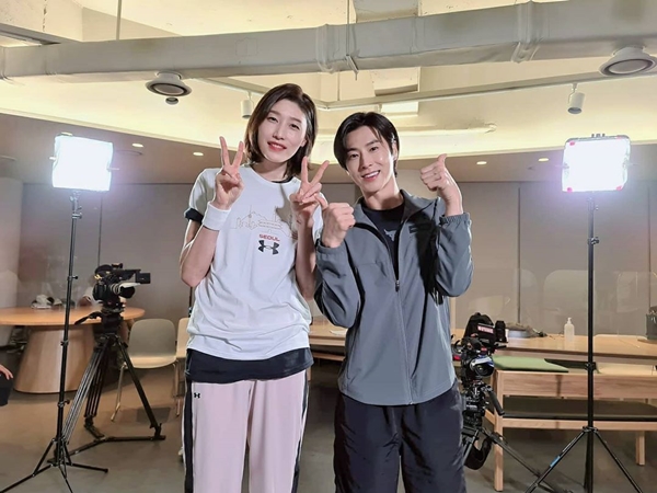 キム・ヨンギョンが東方神起ユンホとの新2ショット公開「あ、オッパなんだ…笑」【PHOTO】