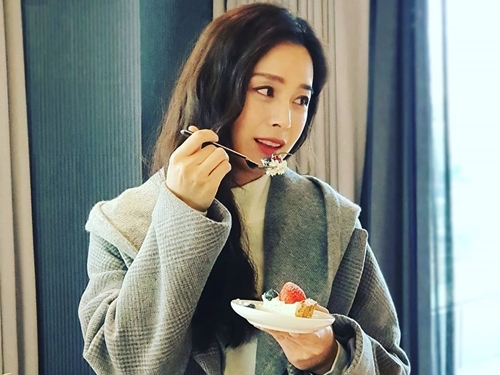 【写真】“韓国で最も美しい女優”キム・テヒ、「不意打ちショットも国宝級」と反響！