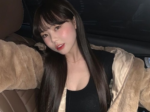 “オルチャンの始祖”と呼ばれた韓国美女ユーチューバー、真冬の北海道をチューブトップで満喫!?【PHOTO】