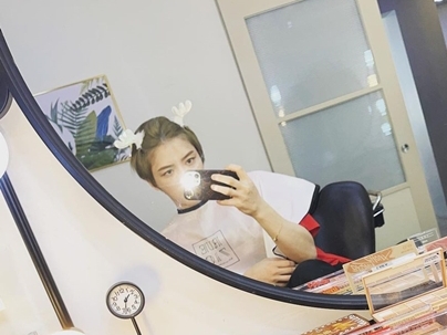 ジェジュン、メイク中の“お茶目すぎる”ワンシーンに反響「本当にかわいい」【PHOTO】