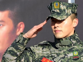 俳優ヒョンビンの“兵役”は何がすごかったのか。今も語り継がれる理由