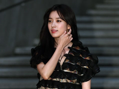 『トンイ』主演ハン・ヒョジュ、5年ぶりに復帰したドラマのクランクアップを報告！「照れくさい」【PHOTO】