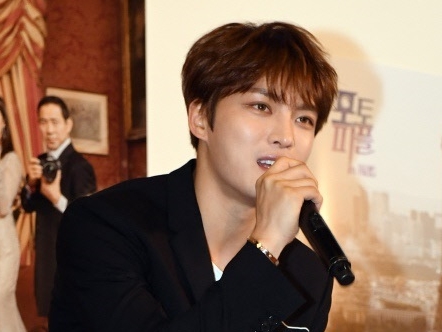 「一体何があったの!?」 ジェジュン、“傷ができた顔”を公開しファン悲鳴【PHOTO】
